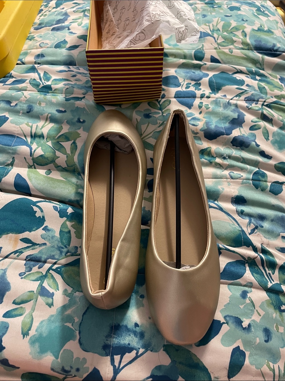 Refresh Metallic Champagne Ballet Flats